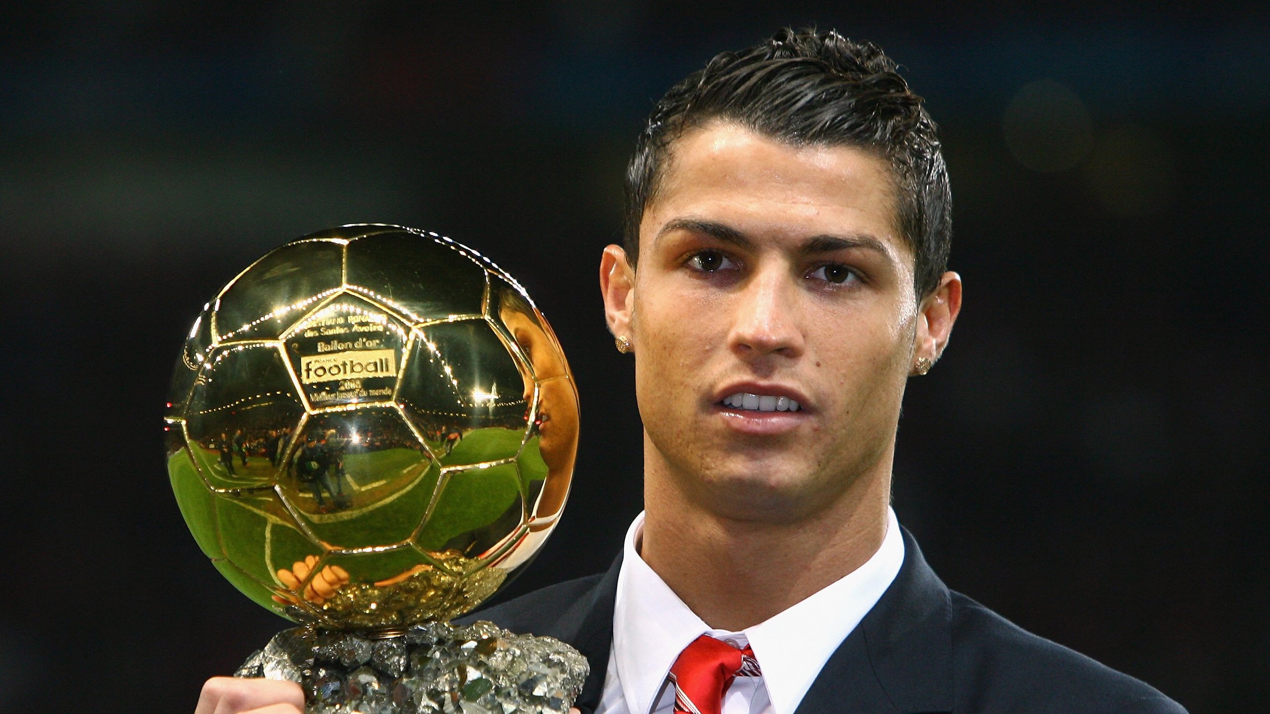 中国足球举办全国青少年足球夏令营，中国足球举办全国青少年足球夏令营比赛